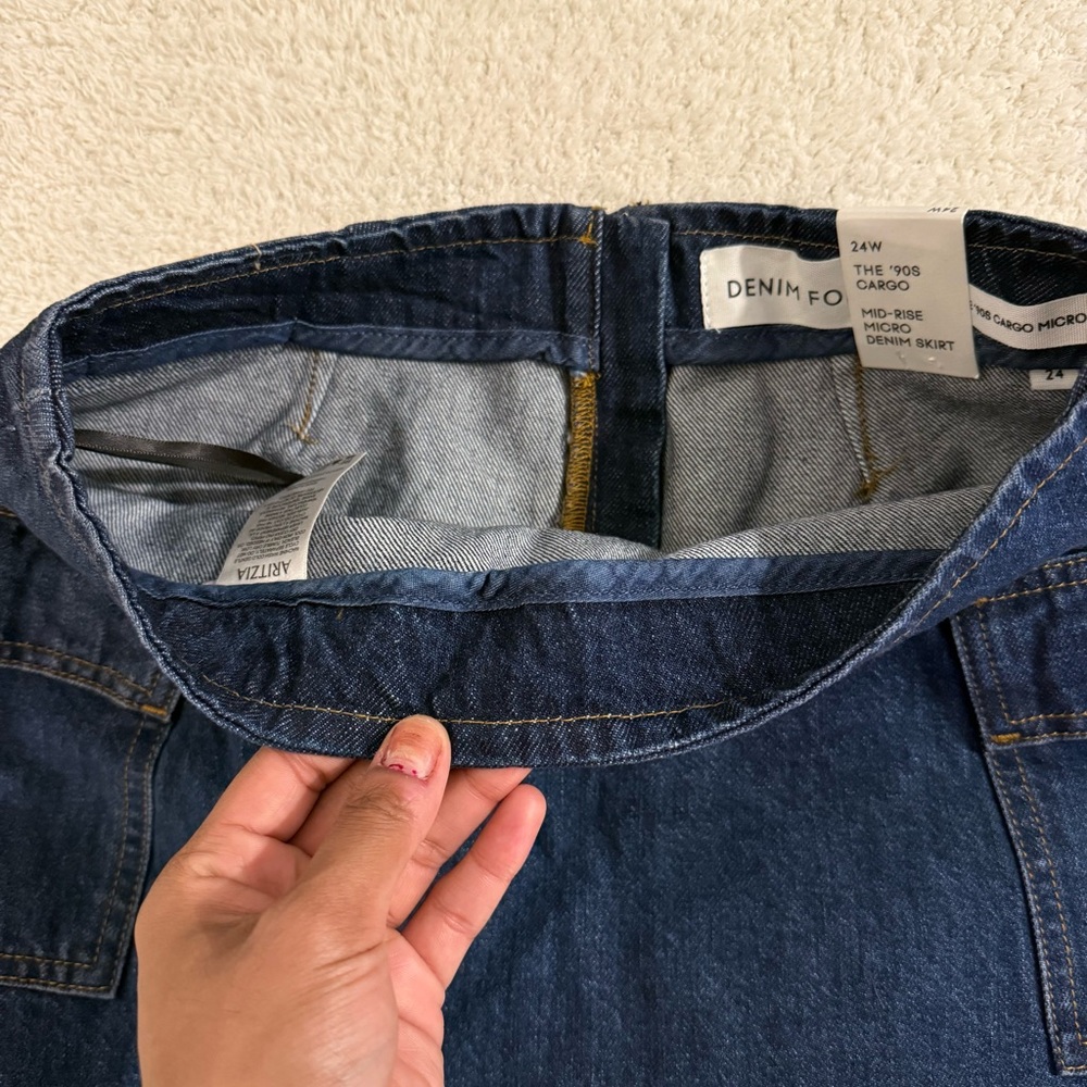 NWT Aritzia Denim Forum 90s Cargo Micro Skirt - Picture 4 of 9